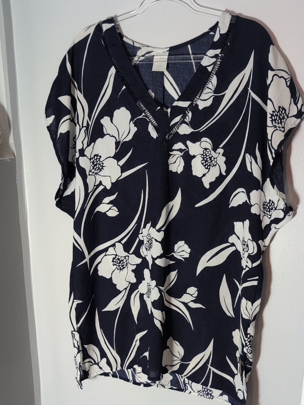 Kona Sol Navy and White Floral V-Neck Blouse